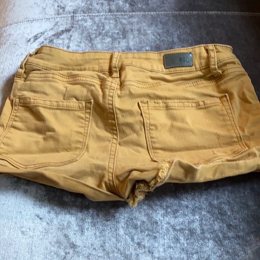 Shorts - Picture 3 of 5